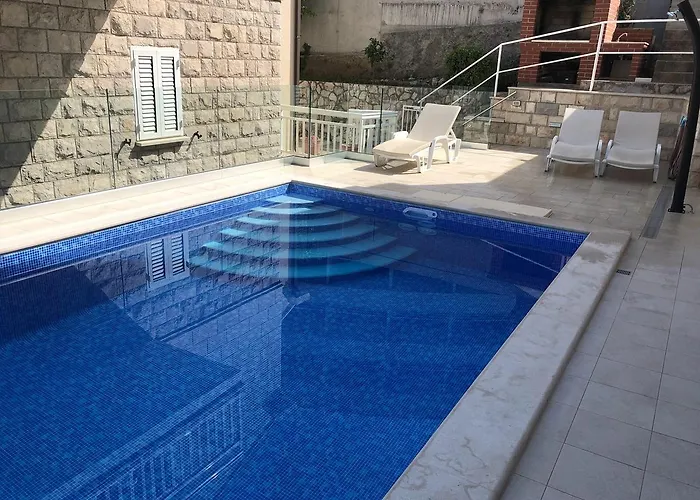 Sunset Free Parking زاتون